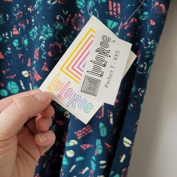 LulaRoe Perfect T - Picture 3 of 4